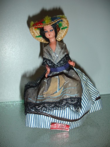 Petite poupée folklorique - petite,