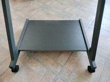 Petit bureau informatique avec plateau coulissant, meuble à roulettes