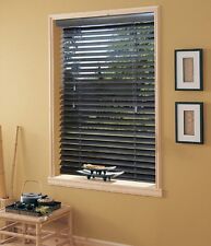 Stores vénitiens en bois