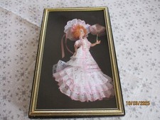 curiosité "poupée ancienne sans les yeux" dans coffret