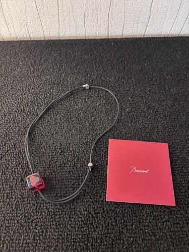 Collier carré couleur rouge