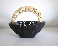 Tres joli panier art nouveau en bois et dent de phacochère sculptée