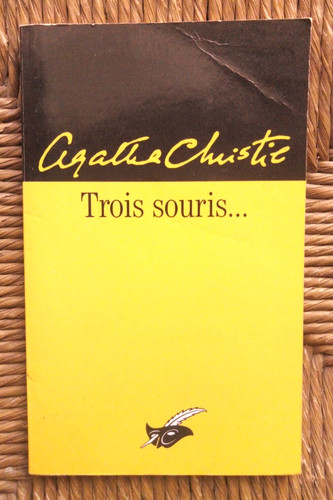 Livre roman trois - livre,