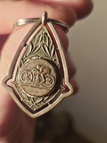 Medaille porte cle moto course - porte,