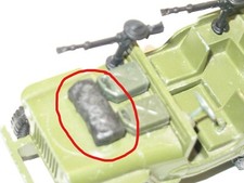 DINKY TOYS 1 SAC bache roulé METAL peint NOIR capot jeep militaire 612 SAS (R159