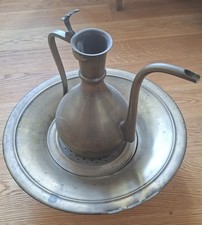 Aiguière et bassin lave-mains