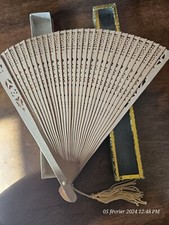 Bois de santal vintage asiatique chinois sculpté , 3 ventilateur pliant à main