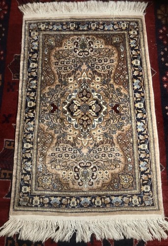 Magnifique tapis persan nain - tapis,