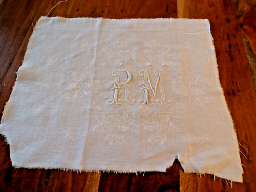 Monogramme brodé sur lin - pb,