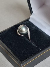 Bague or 375 gris perle de culture de Tahiti et petits diamants T54