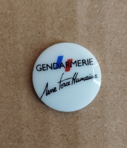 Pin porcelaine - pin's,
