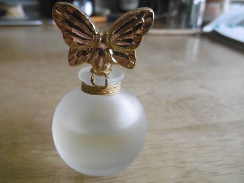 Petit flacon bouchon papillon
