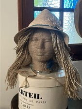 Unique tete mannequin Femme decoree de ficelle création Locale