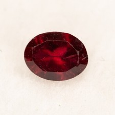Pierre précieuse rubis naturel deep red de 0.17 carats coupe ovale