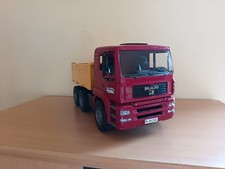 BRUDER 1/16 : CAMION BENNE BASCULANTE MAN TGA 6X4 SANS BOITE.