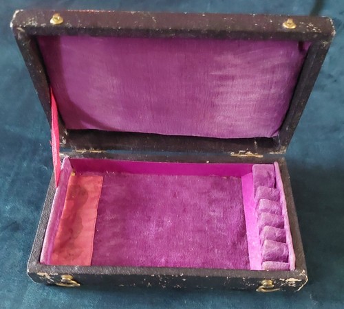 Empty case for small - , spoons