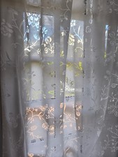 paire de voilages blancs à