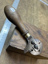 baille-voie tourne à gauche