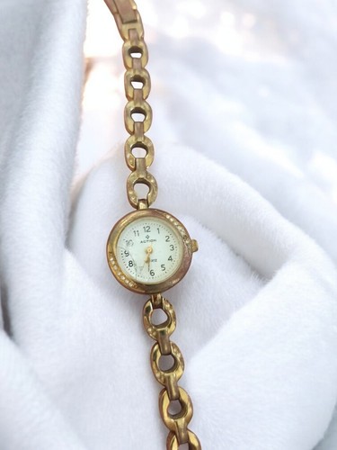 Montre femme vintage - , action