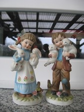 STATUETTE SUJETS  COUPLE ENFANTS AVEC ANIMAUX 16,5 Cm haut