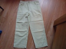 PANTACOURT ♥TERRE DE MARINS ♥ T 36.COLORIS PISTACHE.