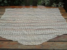 Morceau de tulle brodé ancien fin XIXè-1900 85-87 cm x 51-63 cm