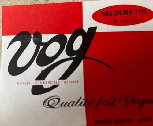 Lot 100 etiquettes vin - ,