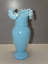 -ANCIEN VASE OPALINE BLEUE BORD COL VOLANTE XXe COLLECTION  BOUQUET FLEURS   D