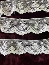 VOLANT DENTELLE ANCIENNE -