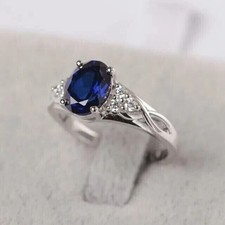 Bague de fiançailles ovale halo saphir bleu 2,08 ct or blanc 14 carats