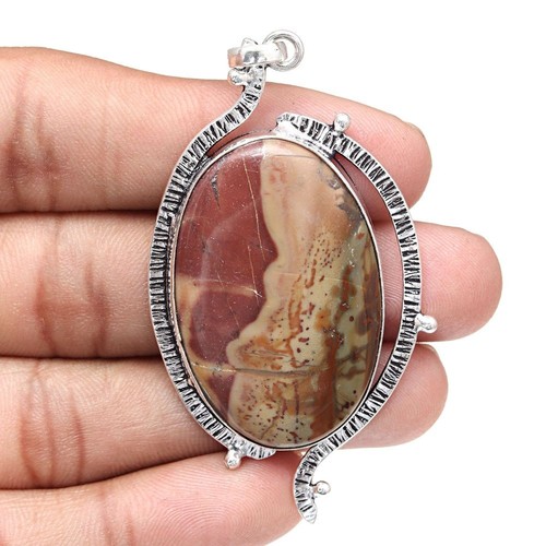 Collier design pierre