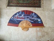 Grand Éventail Décoratif Asiatique Peint Main