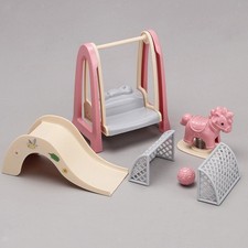 Toboggan de parc d'attractions pour maison de poupée à l'échelle