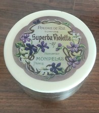 Superbe Boîte à Poudre en métal Superba Violetta des Parfumeries Monpelas. Vide