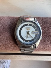 Seiko 5 Boîtier Argenté en