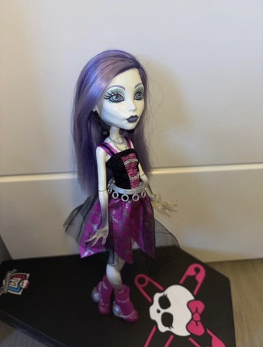 Poupée monster high spectra - monster,