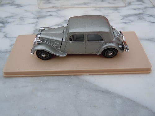 Traction citroen voiture 1953