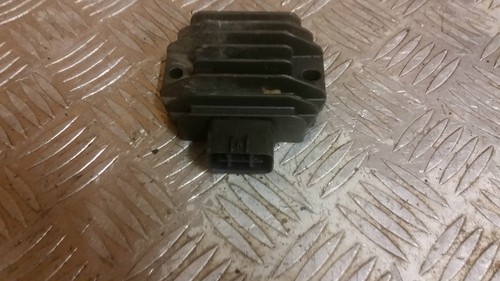 Regulateur tension quad - de,