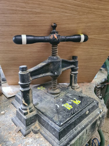 Presse relieur fonte - de,