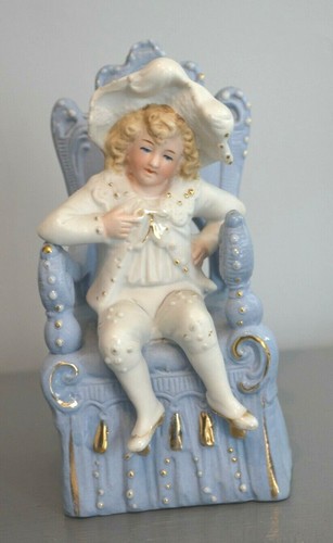 Figurine enfant sur trône - ,
