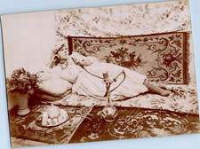 Femme algérienne, fumant le