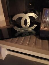 Présentoir Chanel Logo Cc