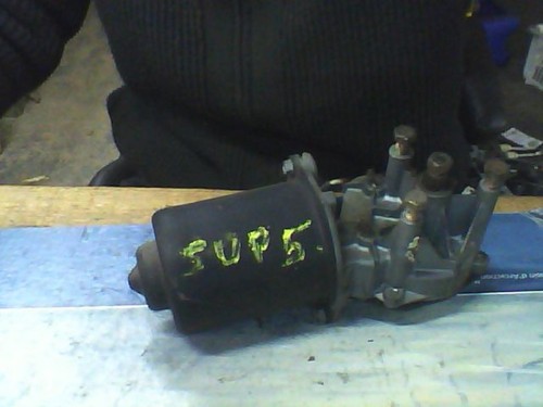 Moteur essuie glace avant