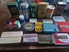 lot de boîtes de médicaments anciens , pharmacie.