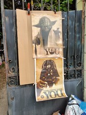   Deux affiches cinema Star Wars Maître Yoda et Dark Vador.