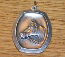 30 x 41mm PENDENTIF gris BIJOUX en métal CHEVAL CHEVAUX EQUITATION