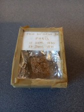 MORCEAU DE PAIN DU SIÈGE DE