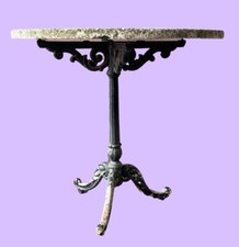 ANCIENNE TABLE DE JARDIN. STRUCTURE EN FONTE. FRANCE(?) XIXE-XXE SIÈCLE