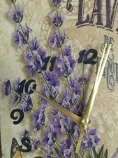 Horloge murale style plaque metalique vintage ´Lavende de Provence'.