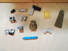 LEGO TECHNIC. PIECES DETACHEES CHARNIERES PIECES MOTEUR ATTACHES....